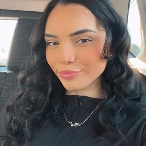 Meet your Posher, Cynthia